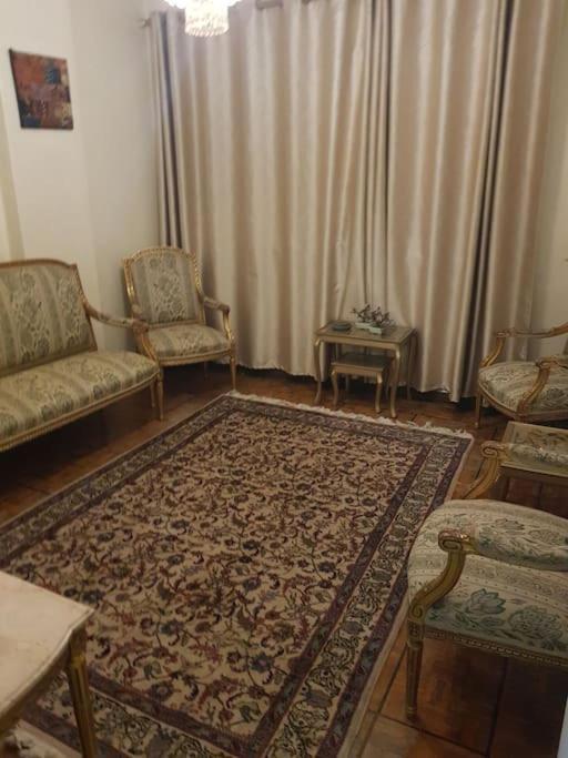 مفروشة للايجار فى مصر الجديده مدة قصيرة باليوم Apartamento *